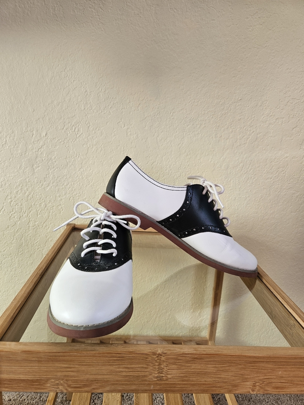 Eastland sadie Leather black and white oxford. Size 8 - Picture 4 of 8